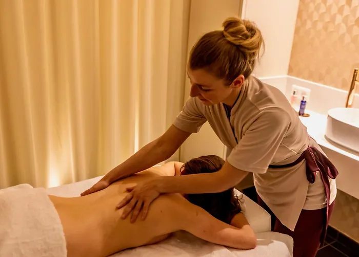 Western Crystal, Hotel,bar & ホテル