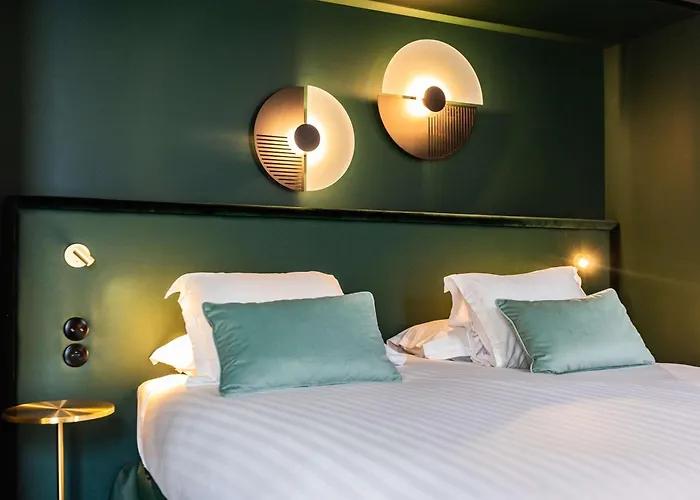 Western Crystal, Hotel,bar & 4* ナンシー