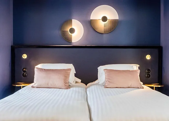 Western Crystal, Hotel,bar & ホテル 4*