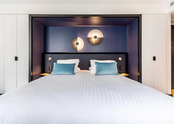 Western Crystal, Hotel,bar & فندق