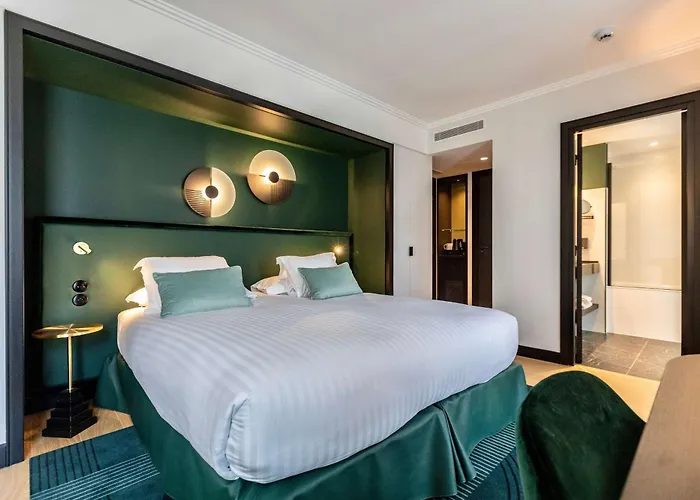 فندق Western Crystal, Hotel,bar & نانسي