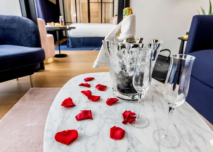 Western Crystal, Hotel,bar & 4*