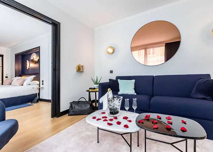 Western Crystal, Hotel,bar &