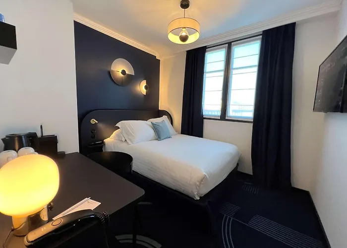 Western Crystal, Hotel,bar & فندق نانسي