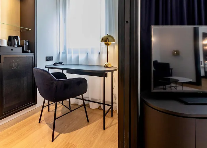 فندق Western Crystal, Hotel,bar & نانسي