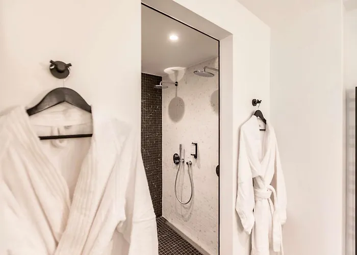 فندق Western Crystal, Hotel,bar & 4*