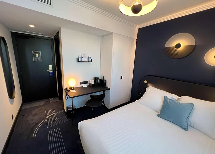 Western Crystal, Hotel,bar & ナンシー