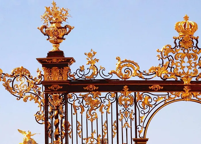 Western Crystal, Hotel,bar & 4* نانسي