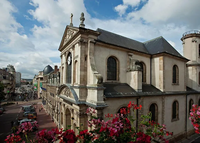 Western Crystal, Hotel,bar & فندق نانسي