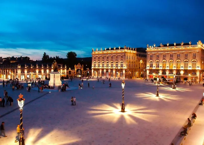 ホテル Western Crystal, Hotel,bar & ナンシー