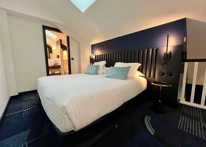 Western Crystal, Hotel,bar & فندق نانسي