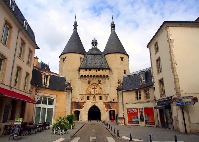 ホテル Western Crystal, Hotel,bar & ナンシー