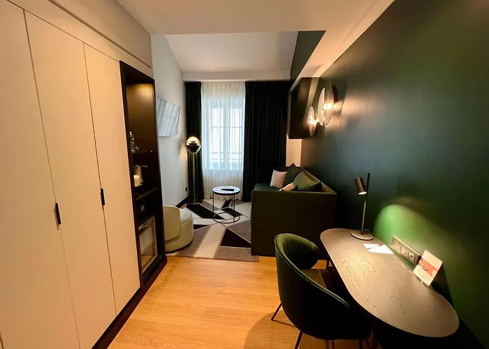 فندق Western Crystal, Hotel,bar & 4*