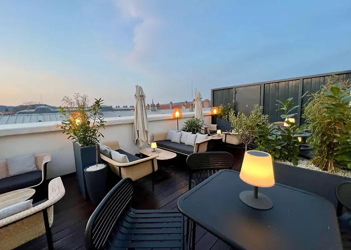 Western Crystal, Hotel,bar & ナンシー